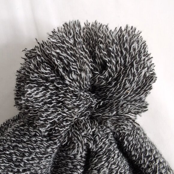 Official NHL Edmonton Oilers Ladies Winter Beanie with Pompom, One Size - Picture 5 of 5